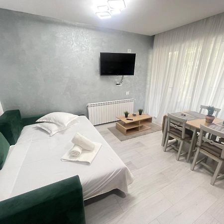 Velier Holiday Apartments 마마이아 외부 사진